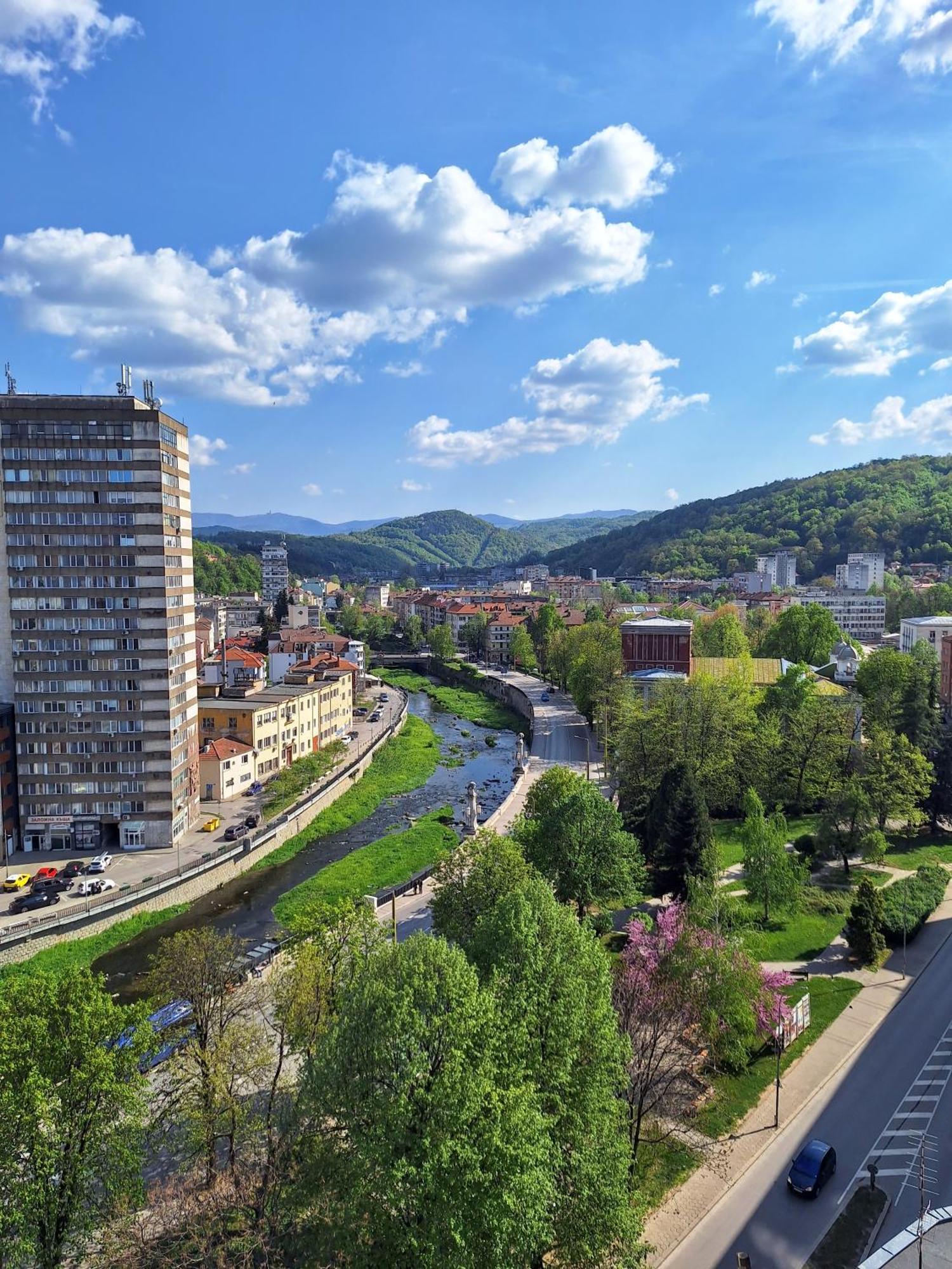 Студио Даневски-Balkan Tower Gabrovo Eksteriør billede
